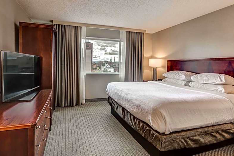 Embassy Suites by Hilton Cincinnati RiverCenter lobby