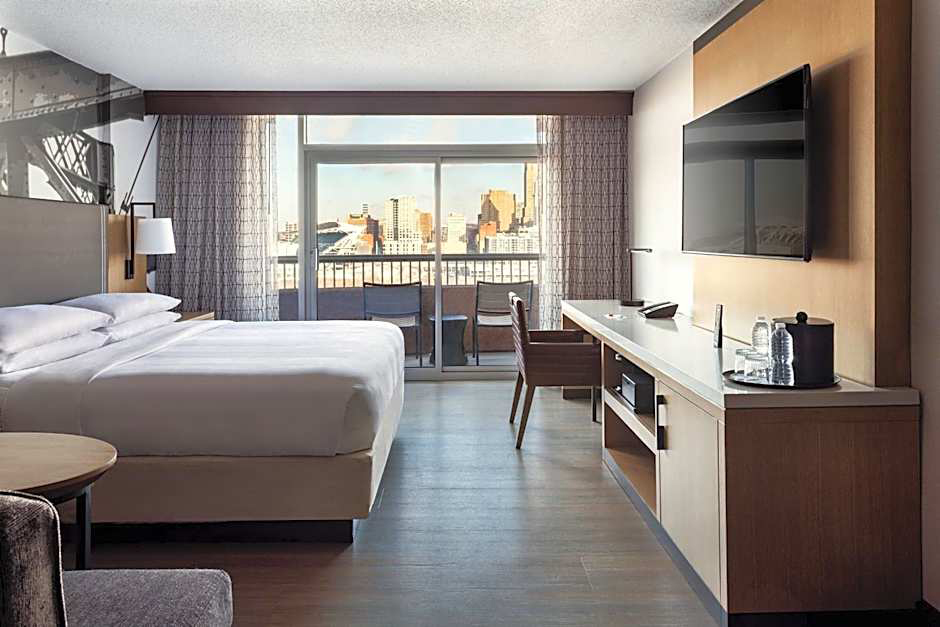 Cincinnati Marriott at RiverCenter lobby